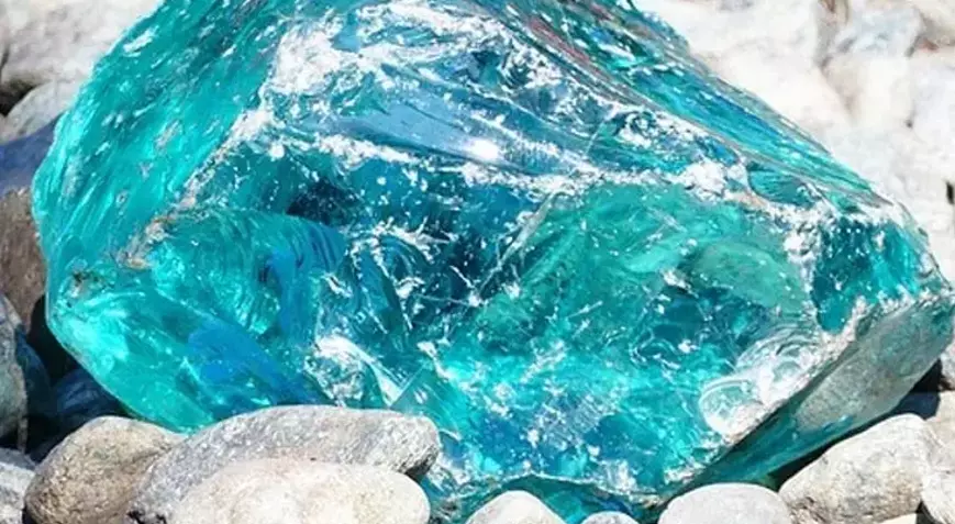 Su Gibi Olma Sanatı: Direnci Teslimiyete, Kaosu Akışa Dönüştüren Kristal: Aquamarin