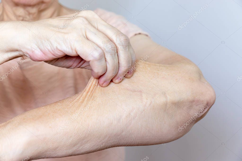 YAŞLANAN BEDENDE SUYUN GERİ ÇEKİLİŞİ